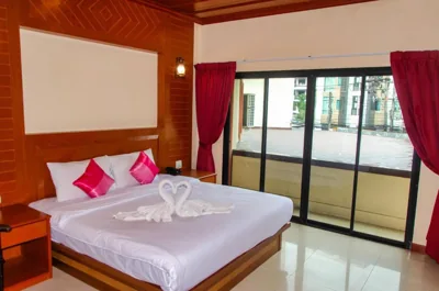 豪华四人间 — Diva Patong Hotel